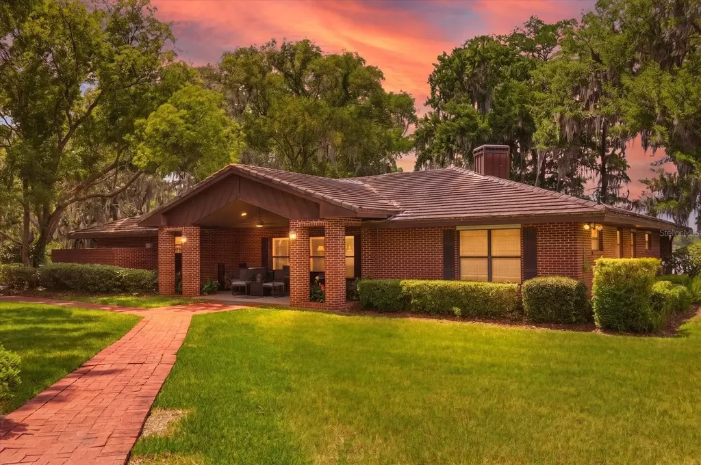 4910 E Lake Drive Winter Springs FL 32708