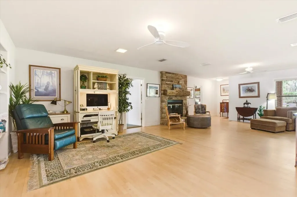 4910 E Lake Drive Winter Springs FL 32708