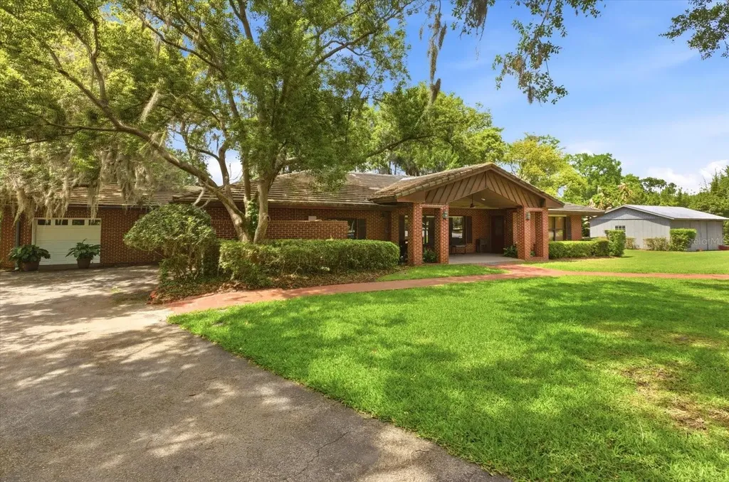 4910 E Lake Drive Winter Springs FL 32708