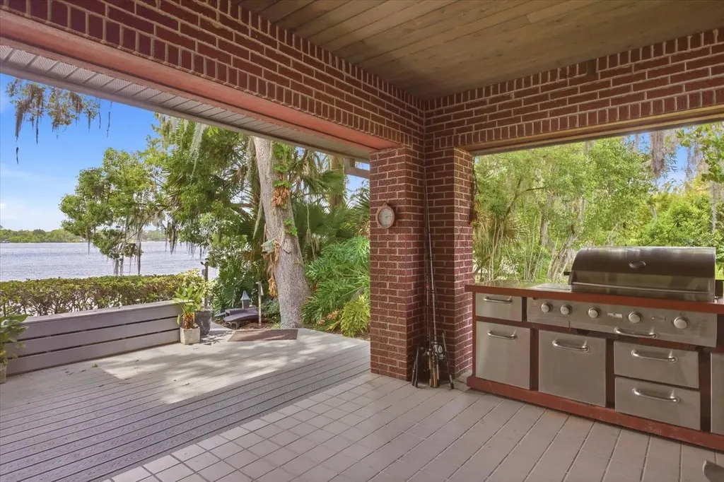 4910 E Lake Drive Winter Springs FL 32708