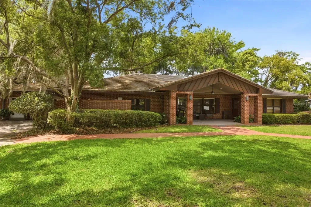 4910 E Lake Drive Winter Springs FL 32708