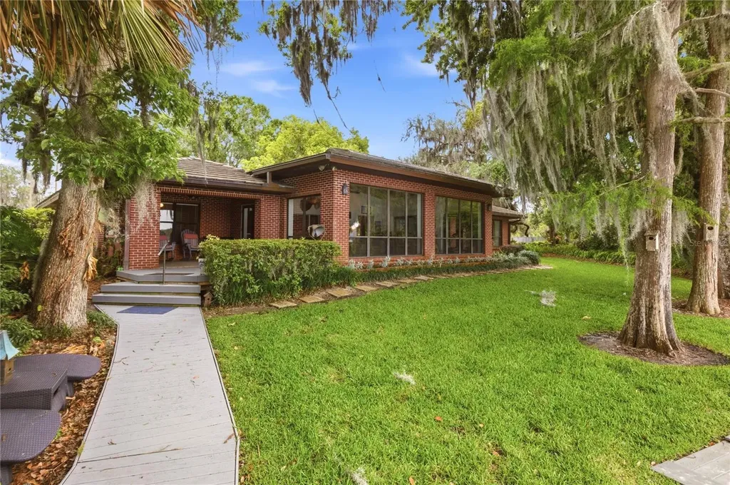 4910 E Lake Drive Winter Springs FL 32708