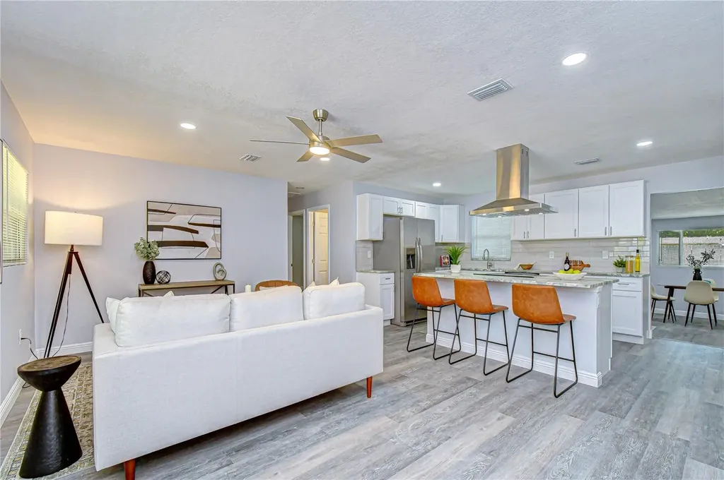 7235 15th Street N St Petersburg FL 33702