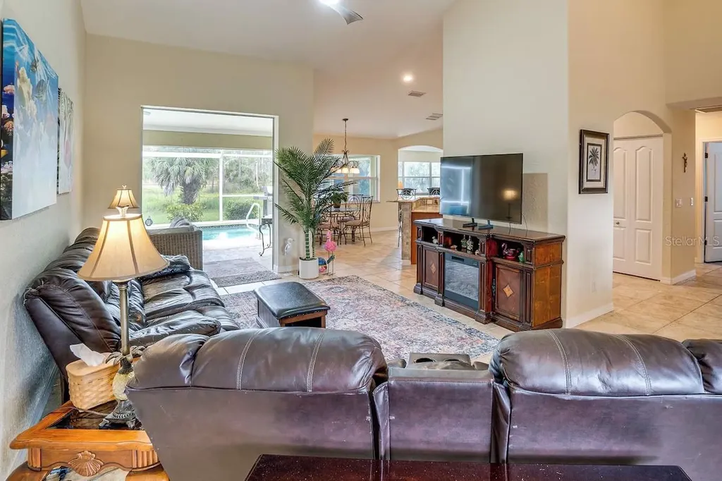289 W Pine Valley Lane Rotonda West FL 33947