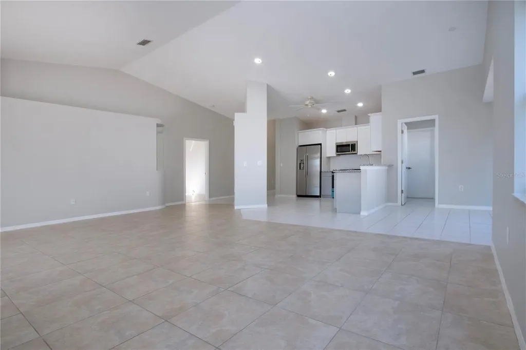 9590 Knightsbridge Circle Sarasota FL 34238