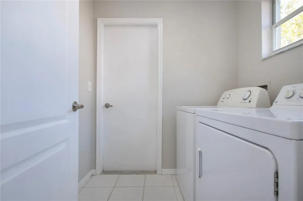 9590 Knightsbridge Circle Sarasota FL 34238