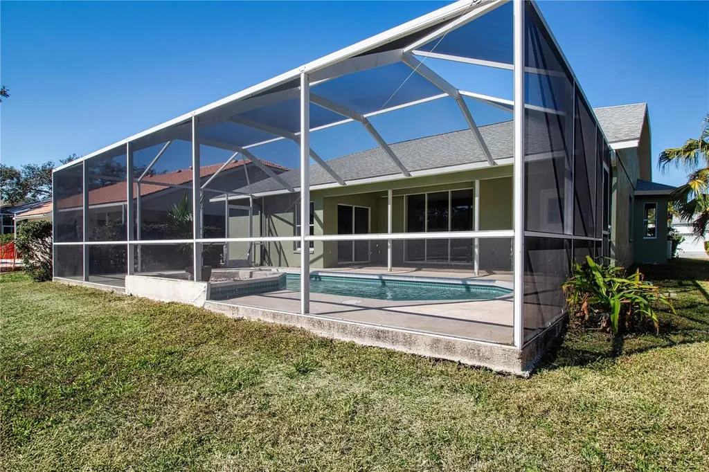 9590 Knightsbridge Circle Sarasota FL 34238