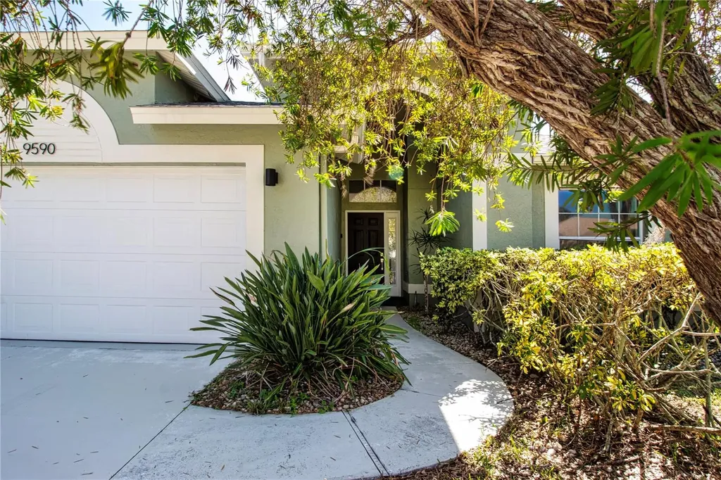 9590 Knightsbridge Circle Sarasota FL 34238