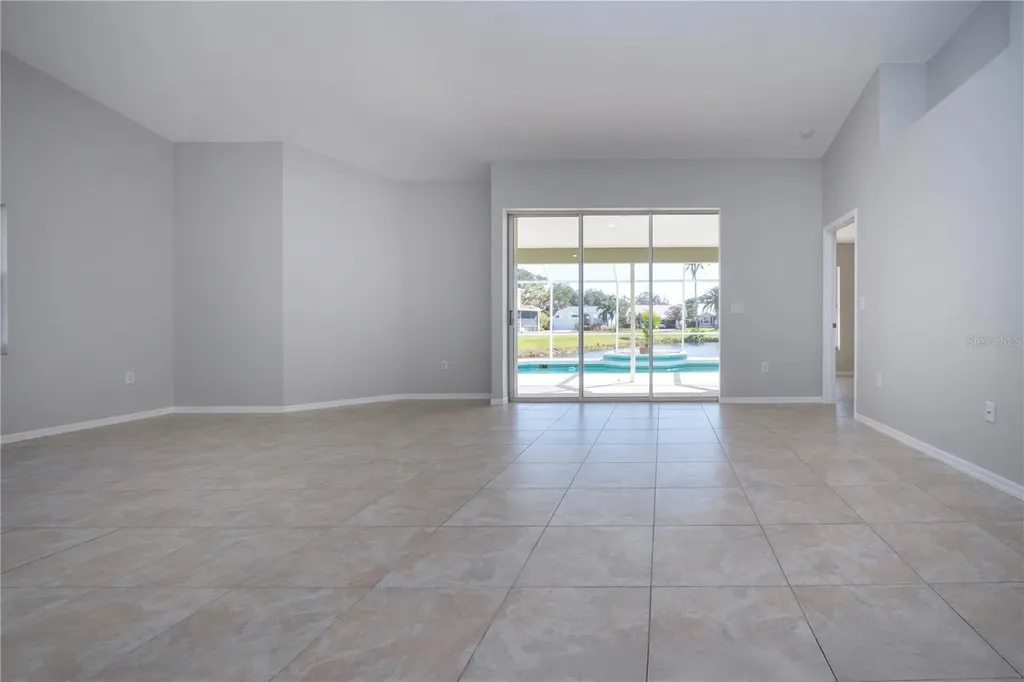 9590 Knightsbridge Circle Sarasota FL 34238