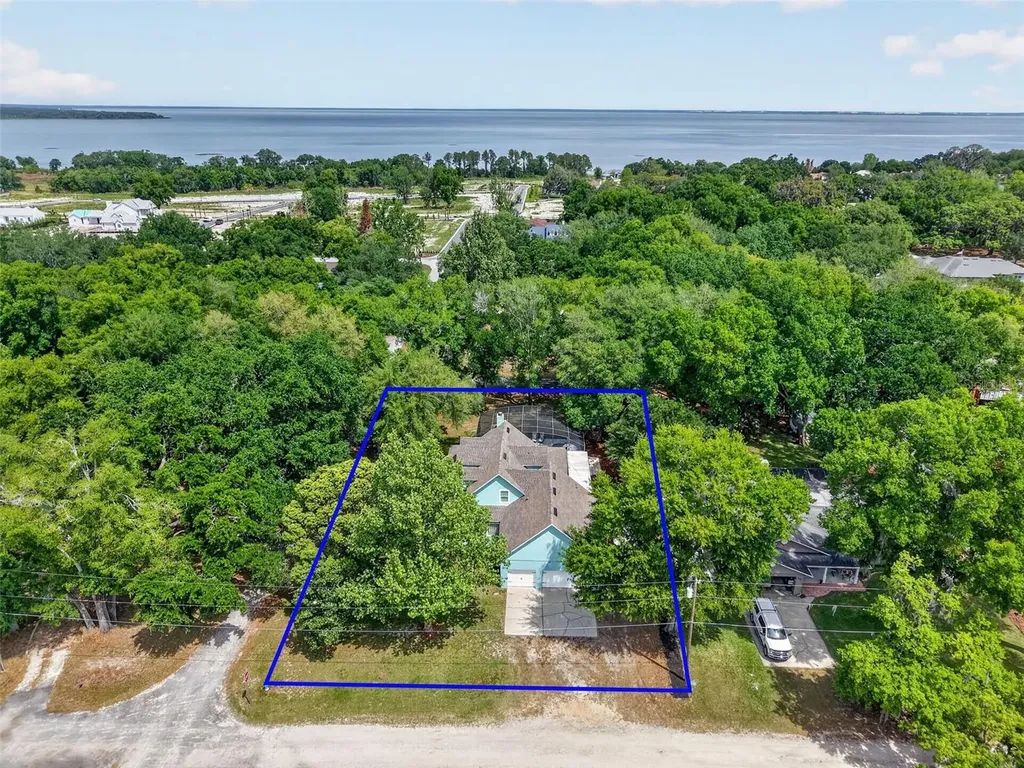 250 N Walker Street Oakland FL 34760