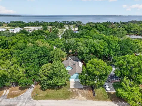 250 N Walker Street Oakland FL 34760