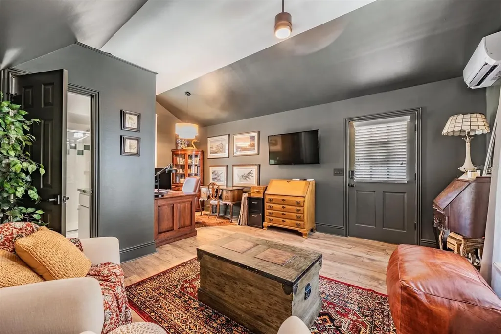 1707 S Hesperides Street Tampa FL 33629