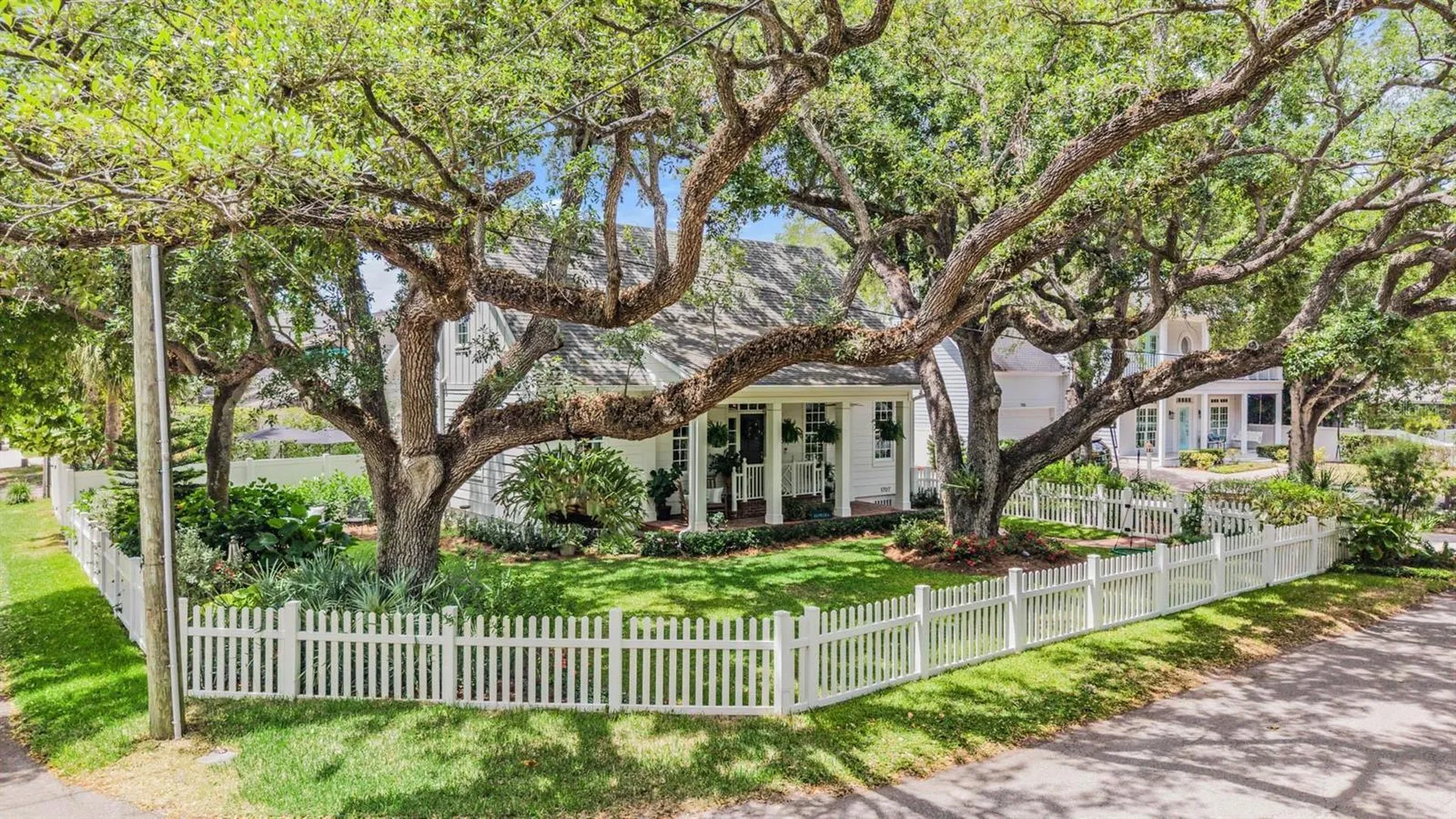 Tampa FL, 1707 S Hesperides Street