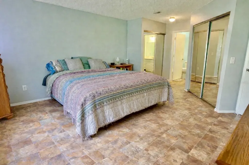301 Oak Track Drive Ocala FL 34472