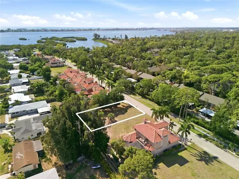1740 Assisi Drive Sarasota FL 34231