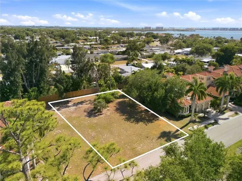 1740 Assisi Drive Sarasota FL 34231