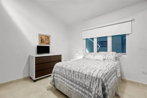 1854 Mcleary San Juan PR 00911