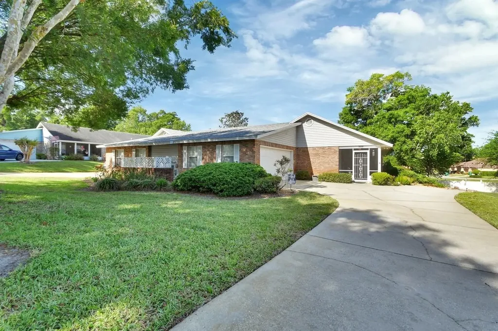 2520 S Glen Eagles Drive Deland FL 32724