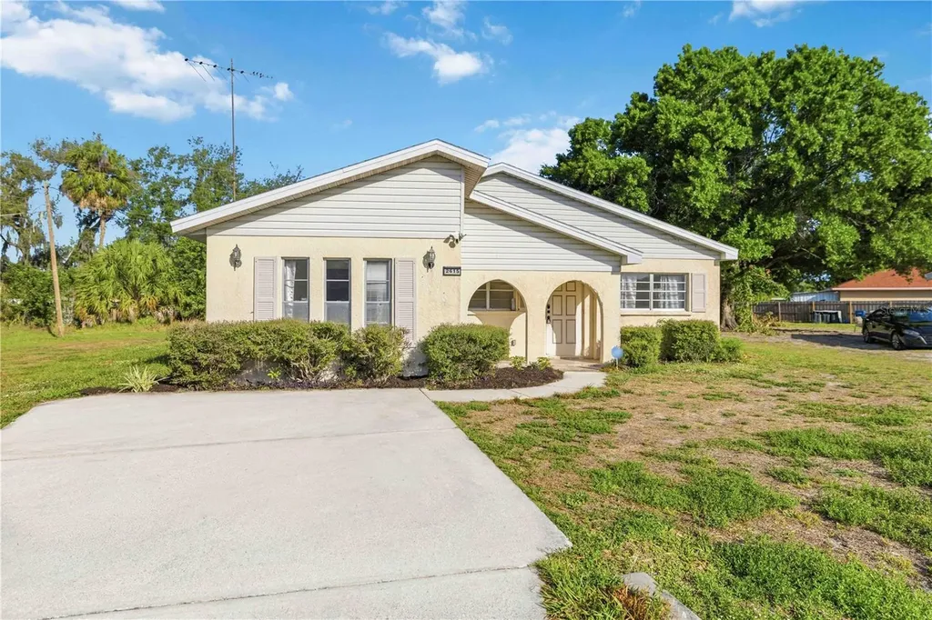 2615 9th Avenue Drive E. Palmetto FL 34221