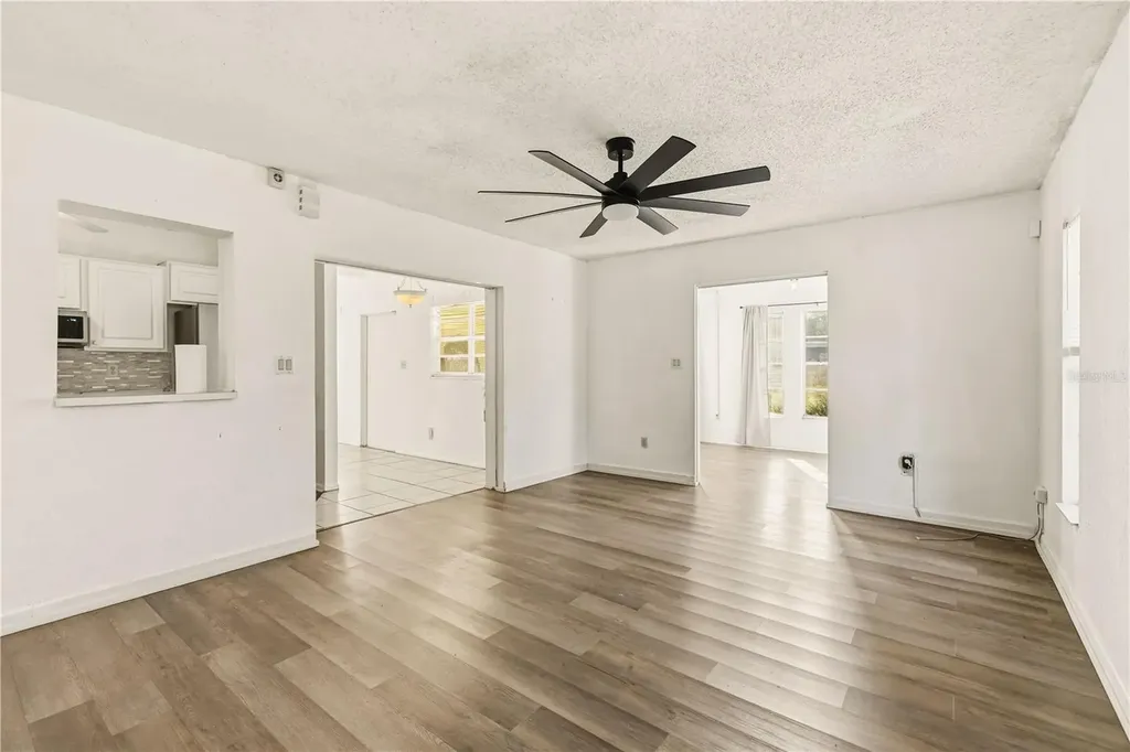 2615 9th Avenue Drive E. Palmetto FL 34221