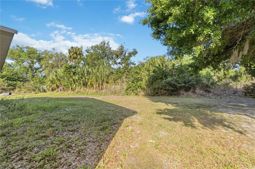2615 9th Avenue Drive E. Palmetto FL 34221
