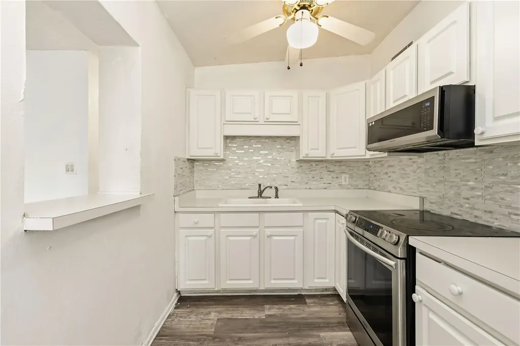 2615 9th Avenue Drive E. Palmetto FL 34221