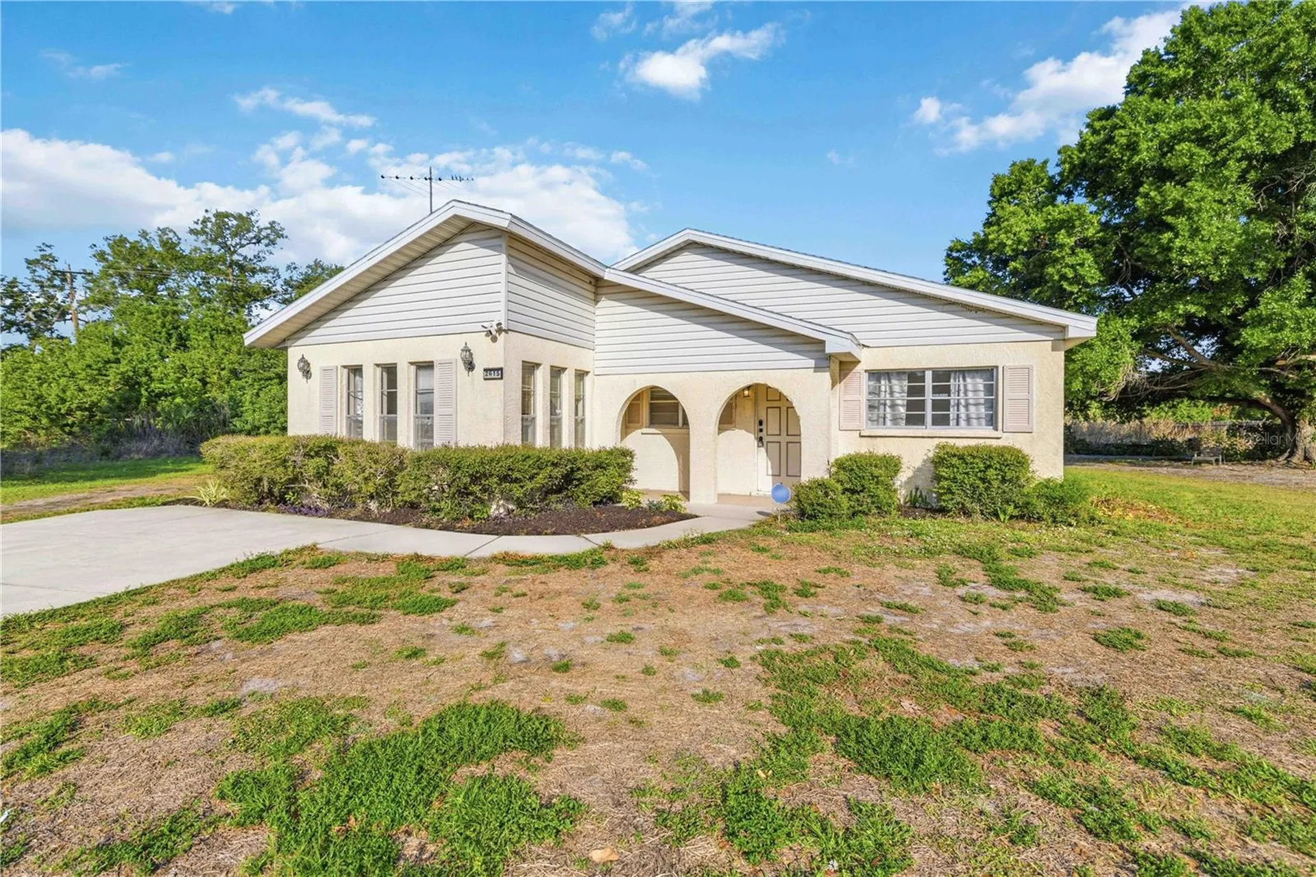 2615 9th Avenue Drive E. Palmetto FL 34221