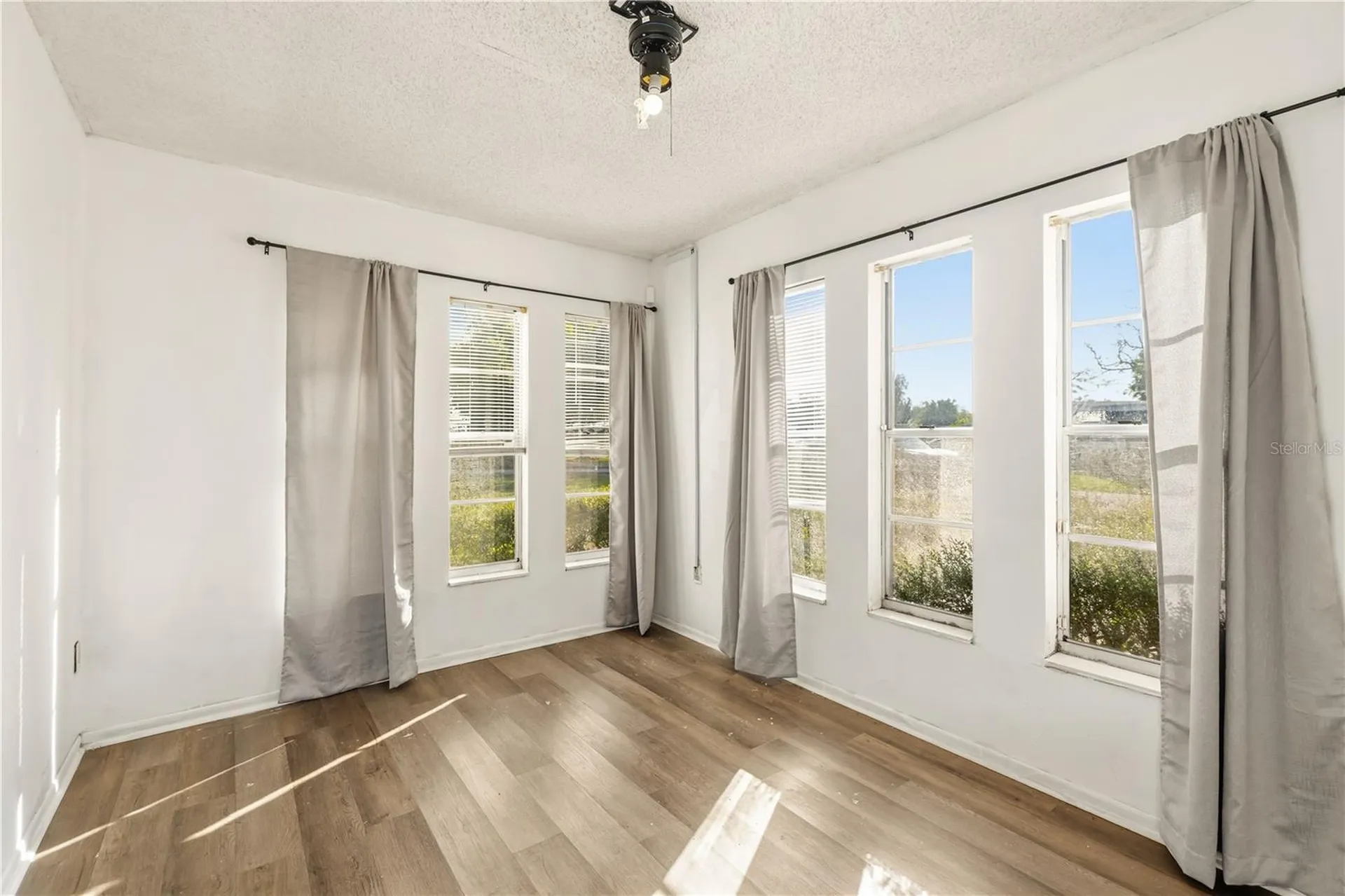 2615 9th Avenue Drive E. Palmetto FL 34221