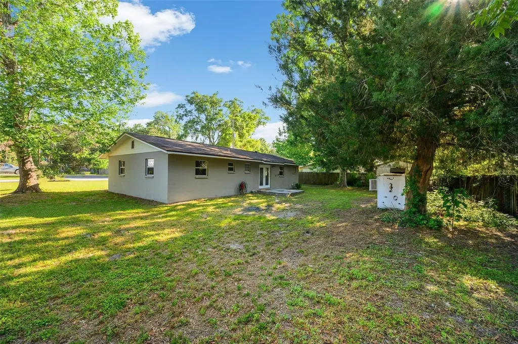 26443 SW 3rd Place Newberry FL 32669
