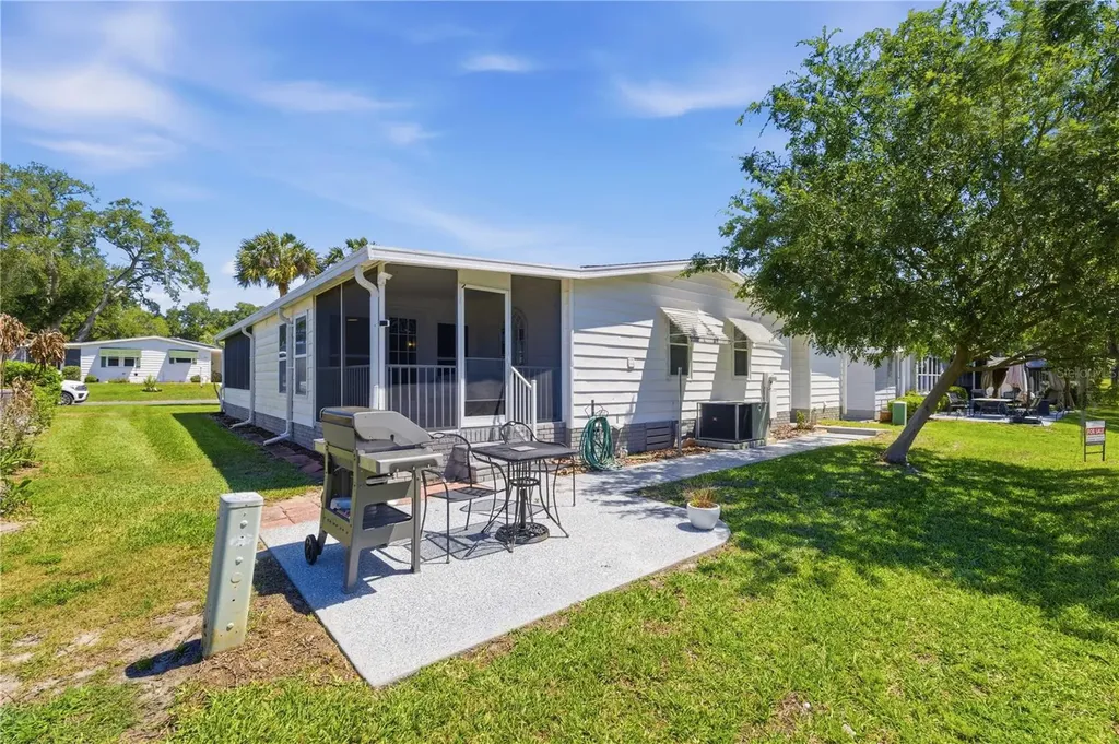 720 Orchid Street Lady Lake FL 32159