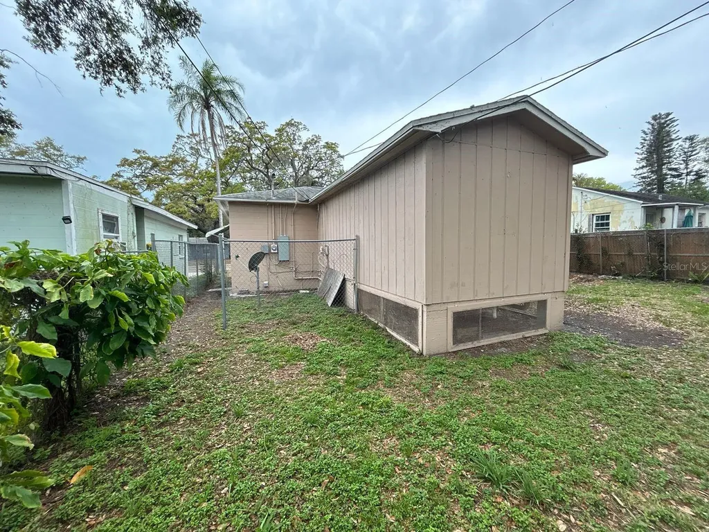 2524 19th Street S St Petersburg FL 33712