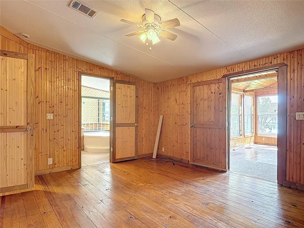 27912 Lake Avenue Paisley FL 32767