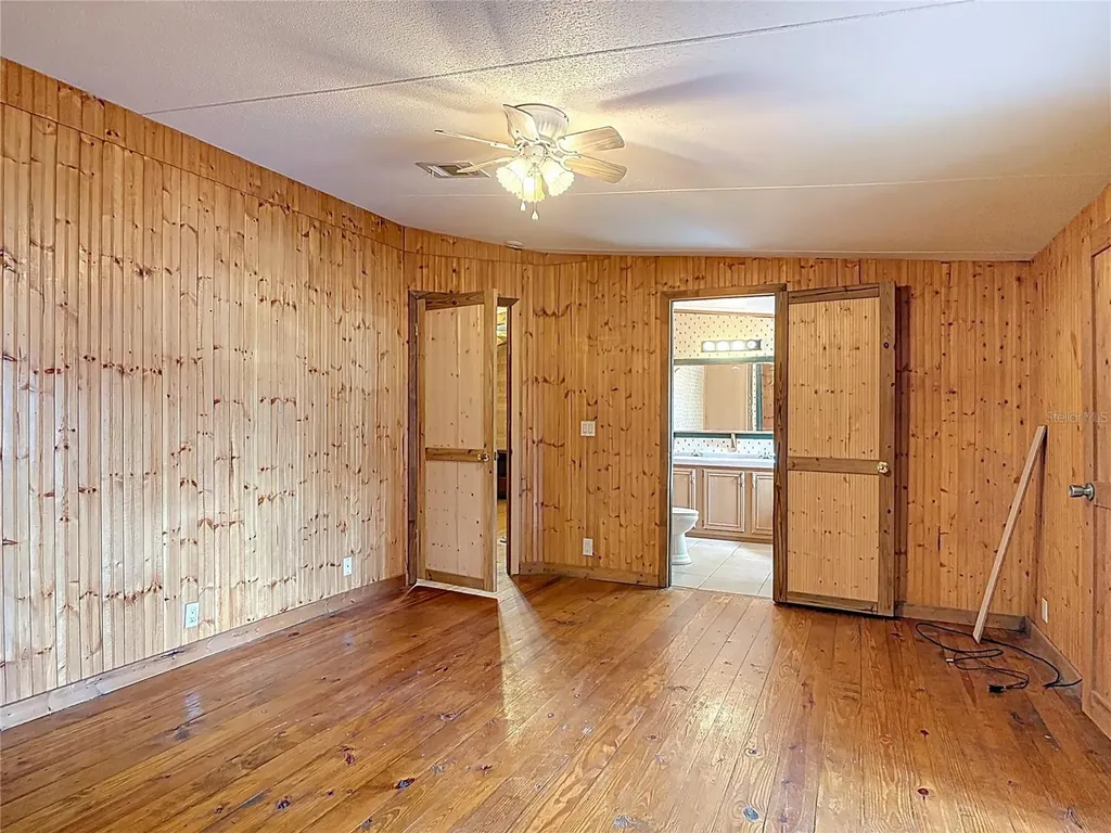 27912 Lake Avenue Paisley FL 32767