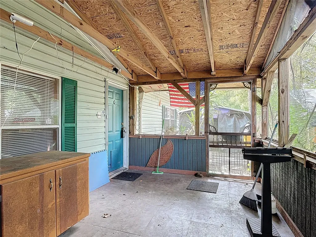 27912 Lake Avenue Paisley FL 32767