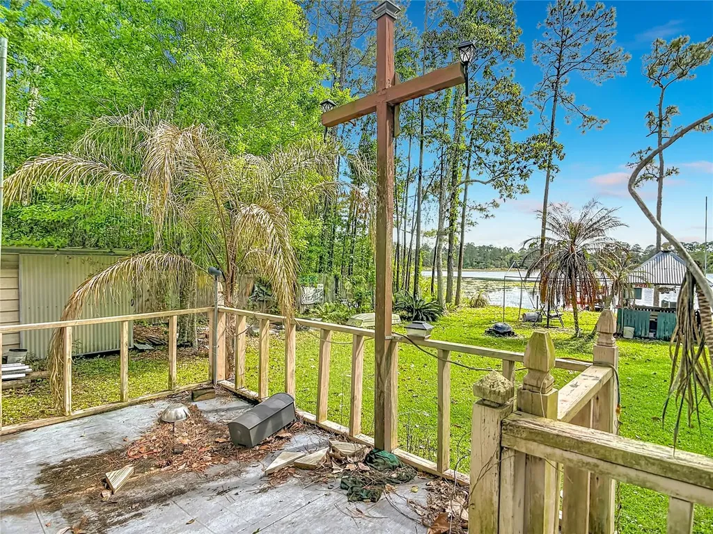 27912 Lake Avenue Paisley FL 32767