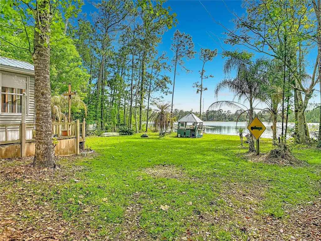 27912 Lake Avenue Paisley FL 32767