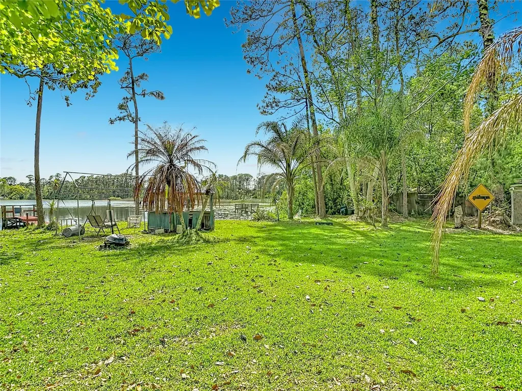 27912 Lake Avenue Paisley FL 32767