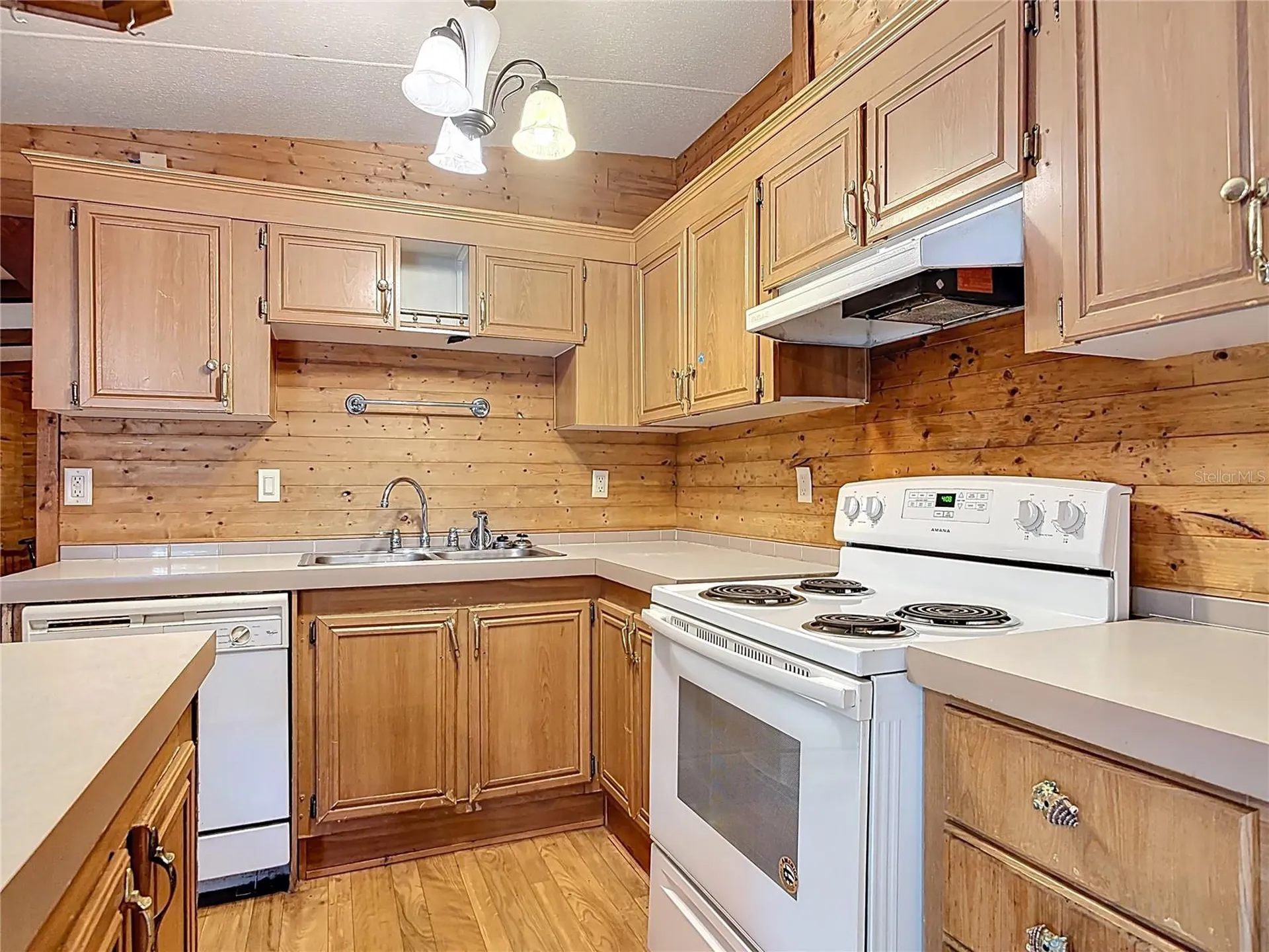 27912 Lake Avenue Paisley FL 32767