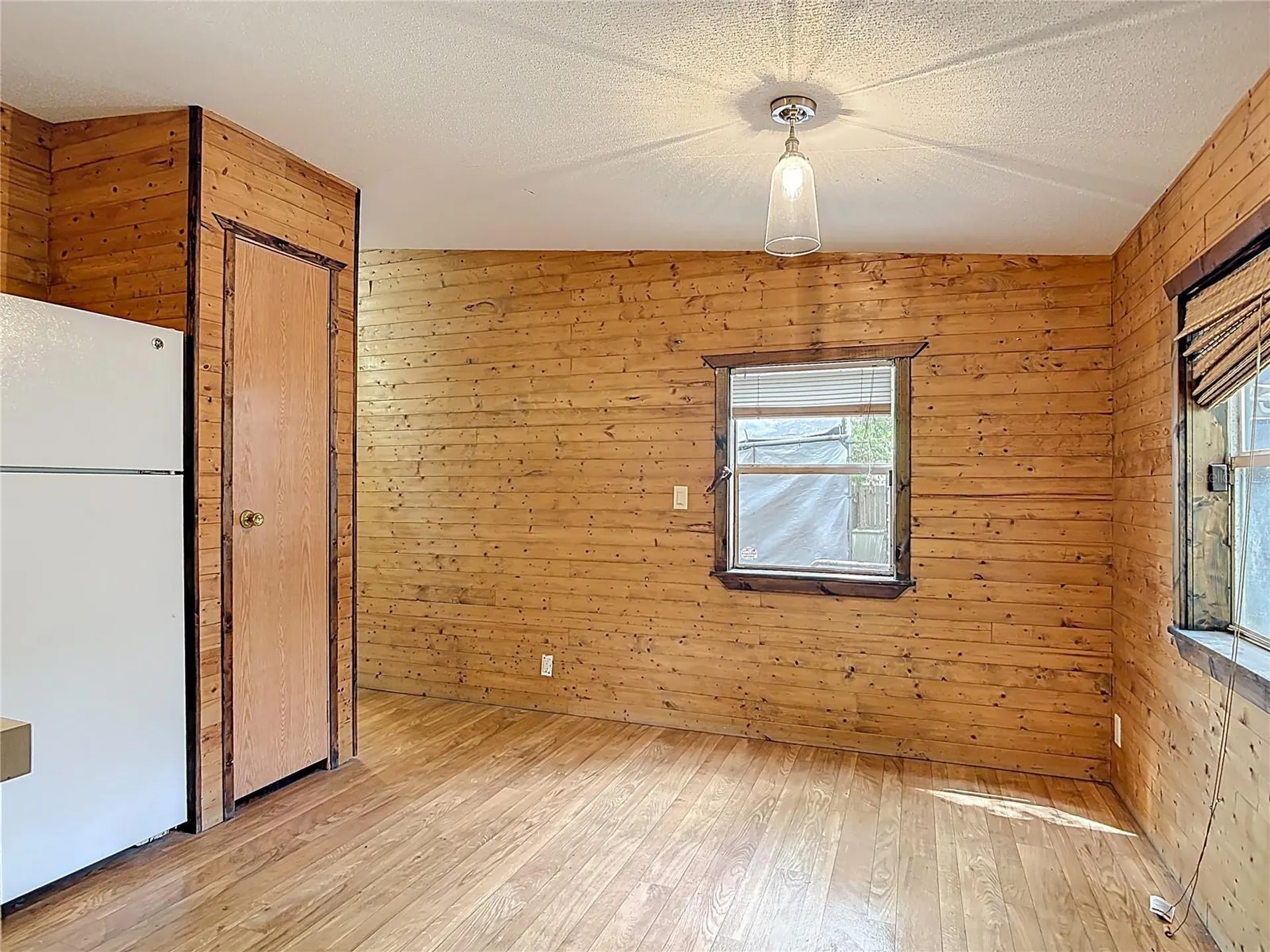27912 Lake Avenue Paisley FL 32767