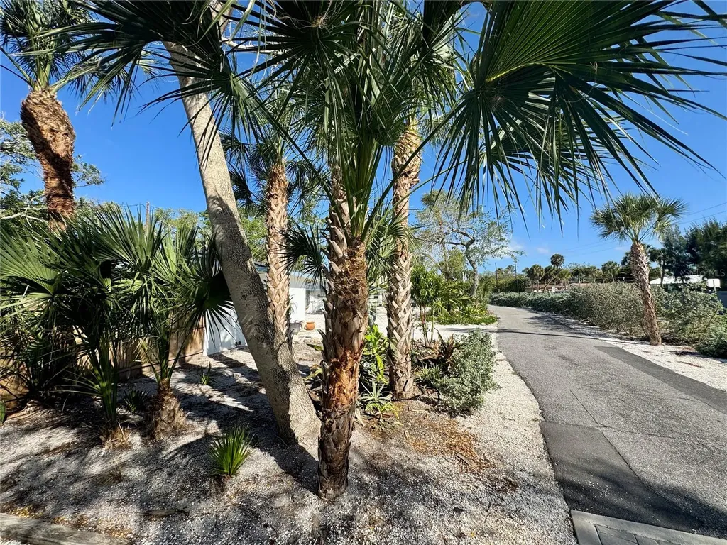 7372 Melaleuca Way Sarasota FL 34242