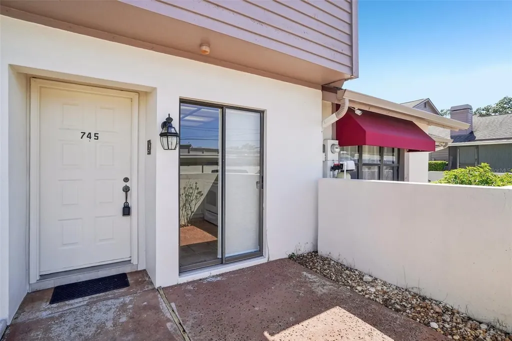 745 Oak Park Place Brandon FL 33511