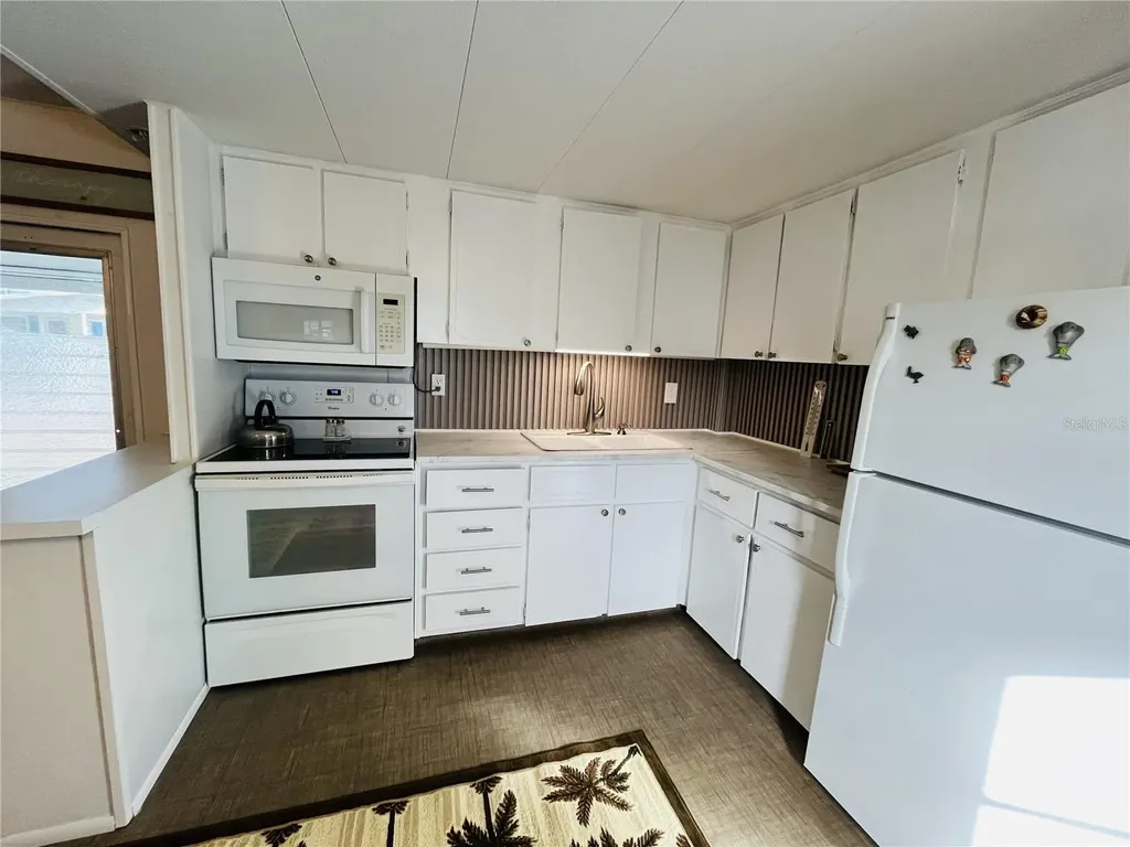 2113 Illinois Avenue Bradenton FL 34207