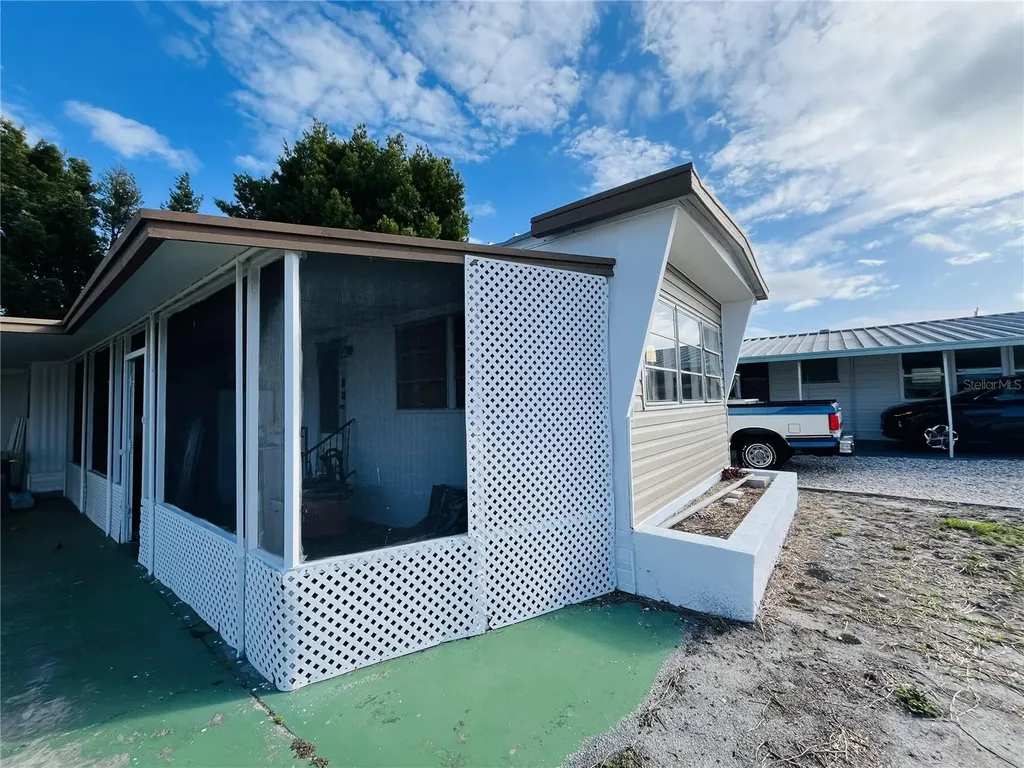2113 Illinois Avenue Bradenton FL 34207