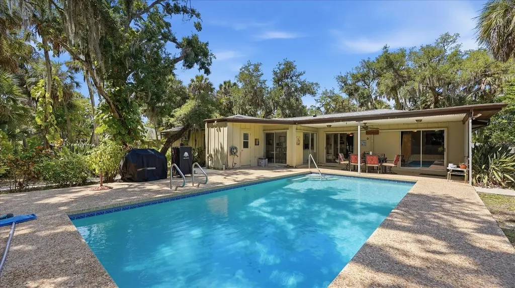 1929 Par Place Sarasota FL 34240