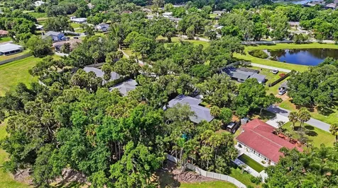 1929 Par Place Sarasota FL 34240