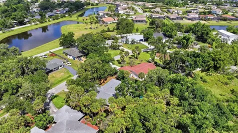 1929 Par Place Sarasota FL 34240