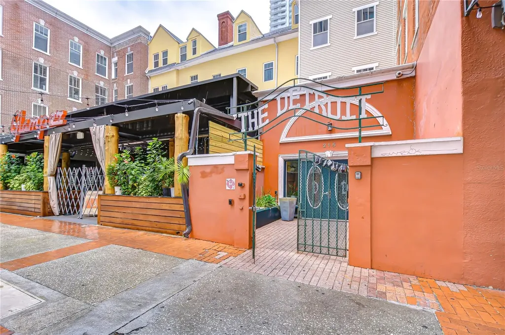 215 Central Avenue St Petersburg FL 33701