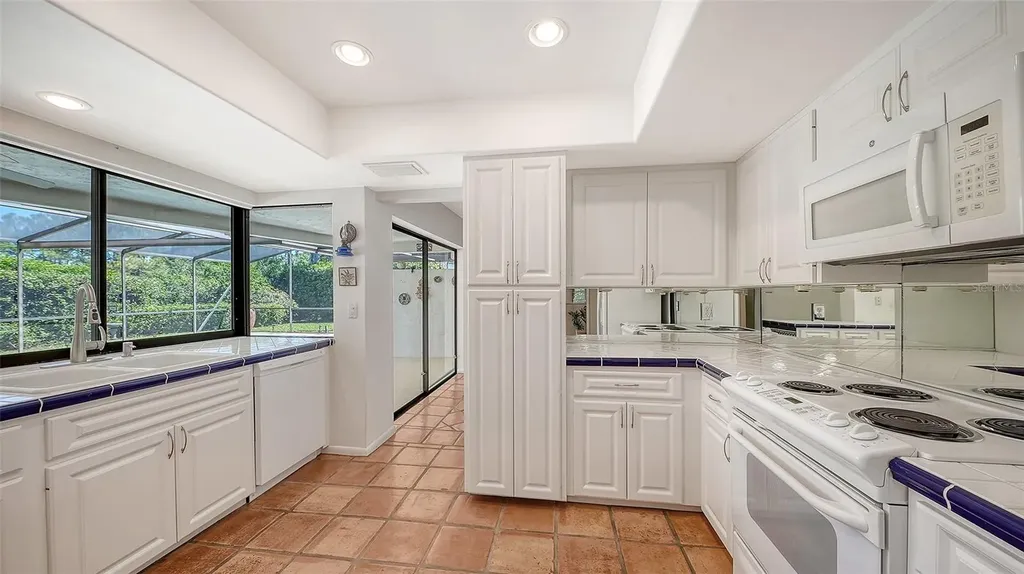 4865 Greywood Lane Sarasota FL 34235