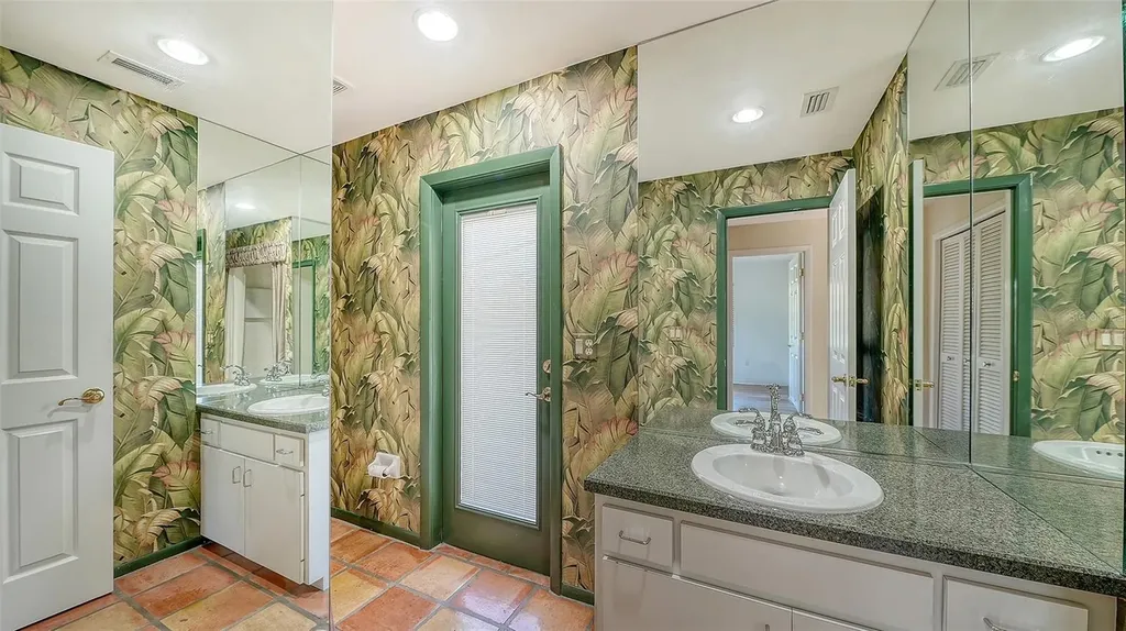4865 Greywood Lane Sarasota FL 34235