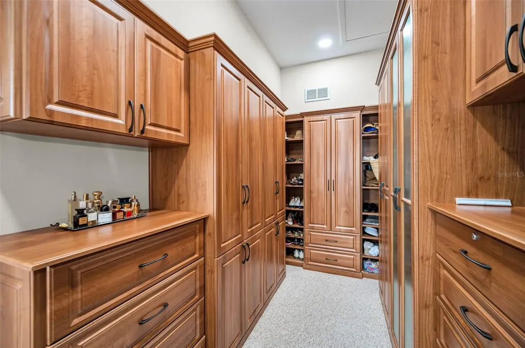 30 Turtle Creek Circle Oldsmar FL 34677